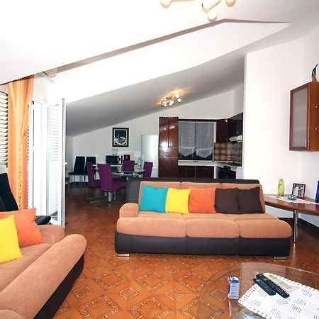 Kate'S Home Tisno Exterior foto