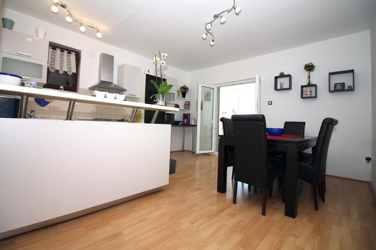 Kate'S Home Tisno Exterior foto