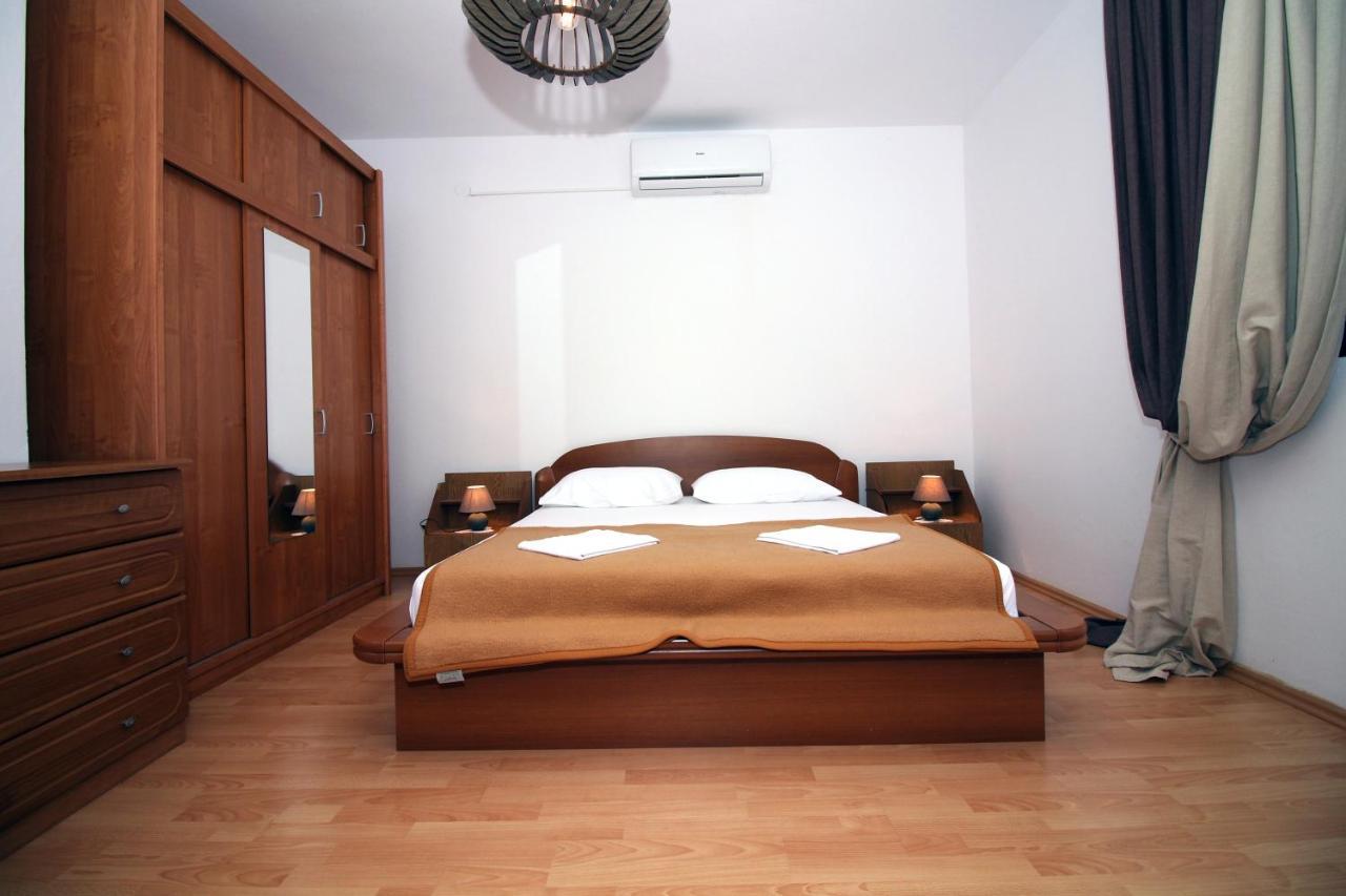 Kate'S Home Tisno Exterior foto